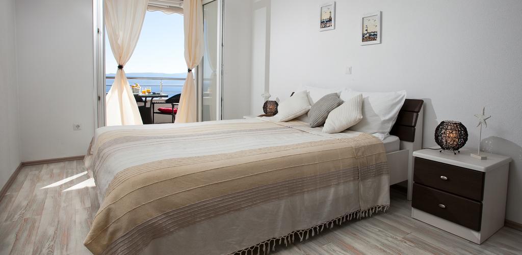 Apartments Mediterranea With Heated Pool Pisak Luaran gambar